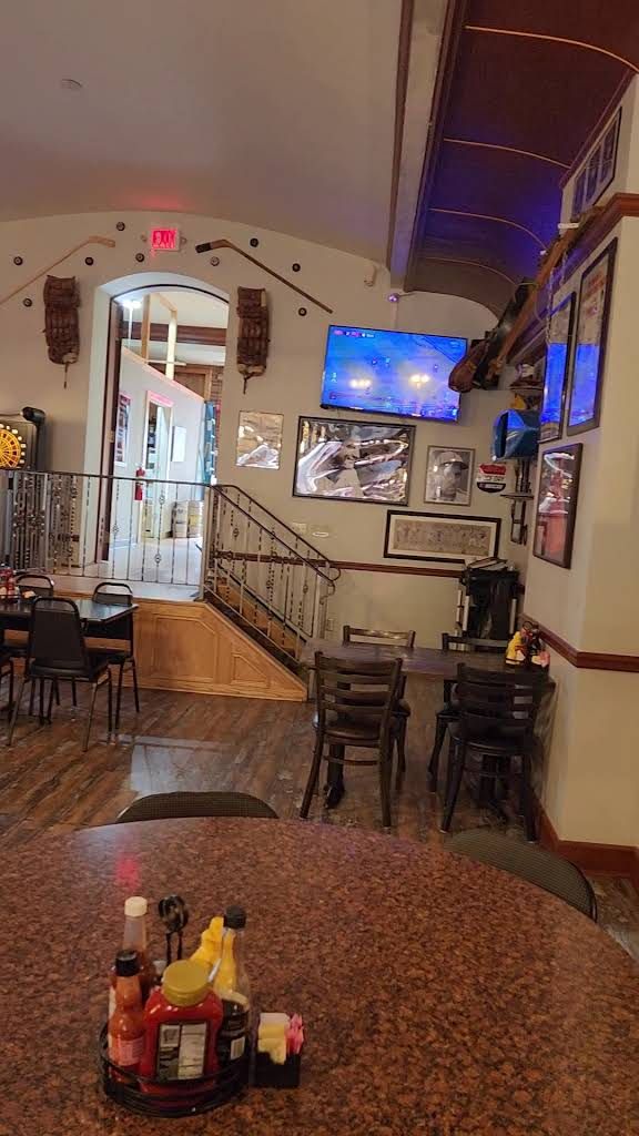 Shelly’s Uptown Grill - Doylestown, OH 3